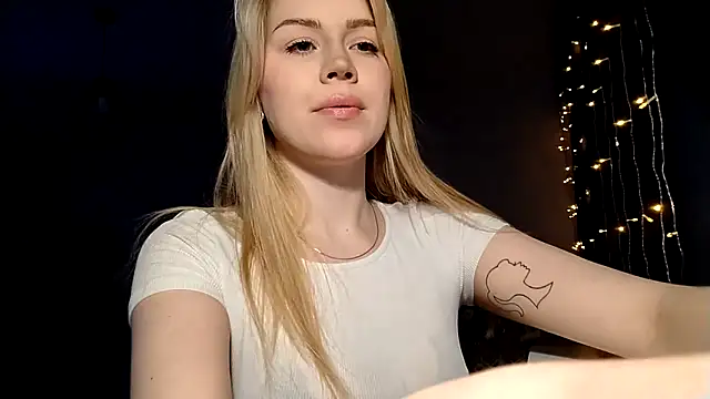 LunaPeony online show from March 11, 6:25 pm