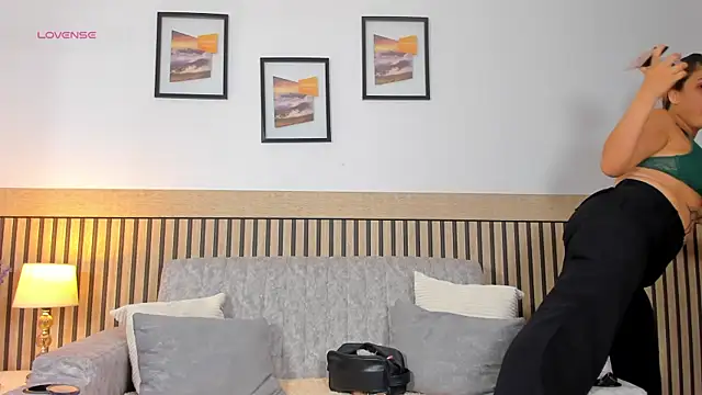 Zara Wolf  online show from March 12, 8:31 am