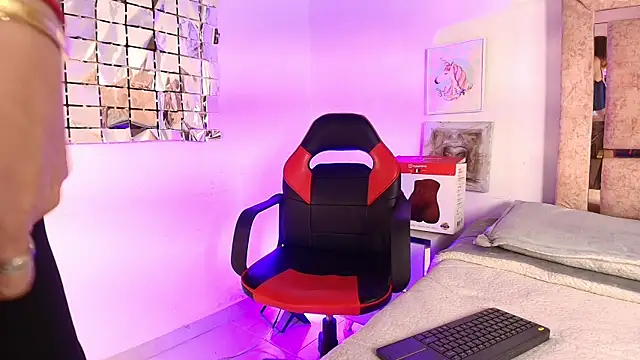 ElenaLauren online show from June 6, 2:33 pm