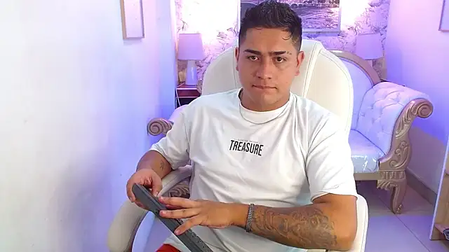 aroon 12 online show from December 5, 11:30 am