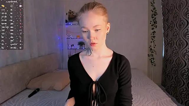 Snapshot of MaireLanda chatting on March 23, 4:27 am MaireLanda online show from March 23, 4:27 am