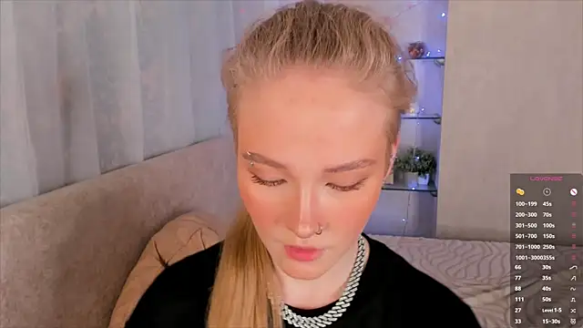 Snapshot of MaireLanda chatting on June 5, 6:52 am MaireLanda online show from June 5, 6:52 am