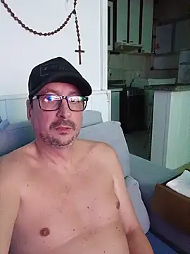 Snapshot of FocussedFreckle chatting on June 2, 11:51 pm FocussedFreckle online show from June 2, 11:51 pm
