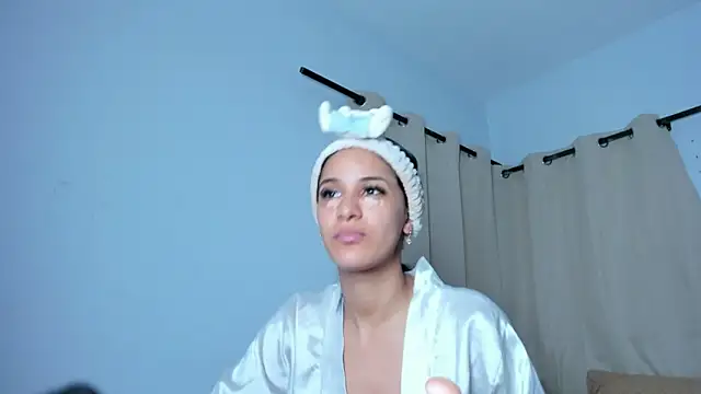 Samantha luv  online show from March 23, 3:32 am