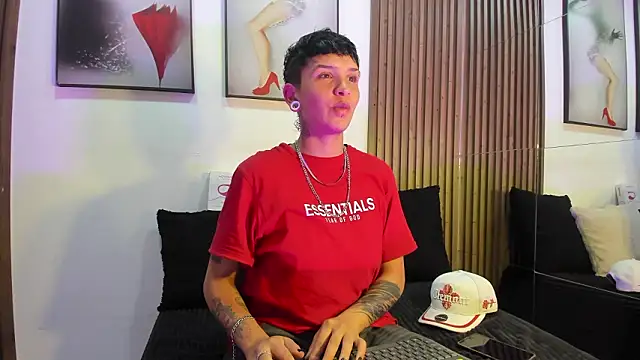 naughty girlwd online show from February 19, 4:41 am