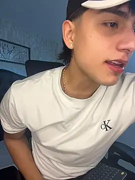Snapshot of Lander_Cruz chatting on February 16, 8:27 pm Lander Cruz online show from February 16, 8:27 pm