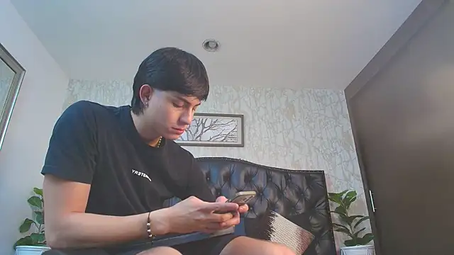 Snapshot of Lander_Cruz chatting on February 17, 5:52 pm Lander Cruz online show from February 17, 5:52 pm