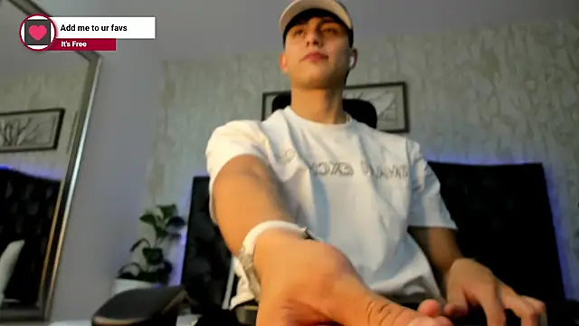 Snapshot of Lander_Cruz chatting on April 13, 8:47 pm Lander Cruz online show from April 13, 8:47 pm
