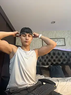 Snapshot of Lander_Cruz chatting on April 14, 8:26 pm Lander Cruz online show from April 14, 8:26 pm