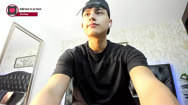 Snapshot of Lander_Cruz chatting on April 15, 8:53 pm Lander Cruz online show from April 15, 8:53 pm