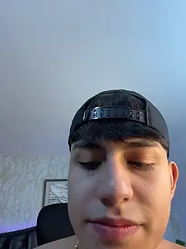 Snapshot of Lander_Cruz chatting on April 16, 9:39 pm Lander Cruz online show from April 16, 9:39 pm