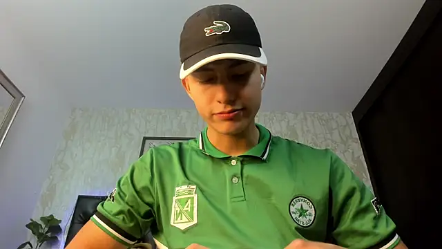 Snapshot of Lander_Cruz chatting on April 21, 8:44 pm Lander Cruz online show from April 21, 8:44 pm