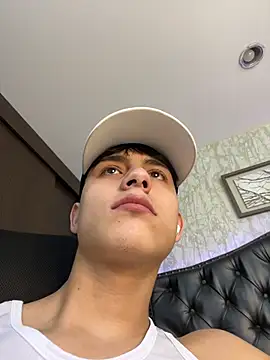 Snapshot of Lander_Cruz chatting on April 22, 7:26 pm Lander Cruz online show from April 22, 7:26 pm