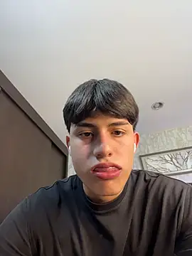 Snapshot of Lander_Cruz chatting on April 24, 9:06 pm Lander Cruz online show from April 24, 9:06 pm