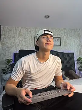 Lander Cruz online show from April 27, 8:07 pm