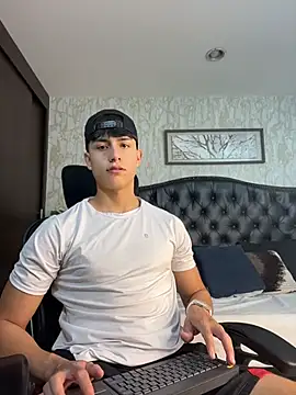 Snapshot of Lander_Cruz chatting on May 7, 3:06 pm Lander Cruz online show from May 7, 3:06 pm