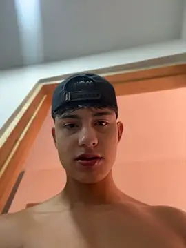 Snapshot of Lander_Cruz chatting on June 13, 4:05 pm Lander Cruz online show from June 13, 4:05 pm