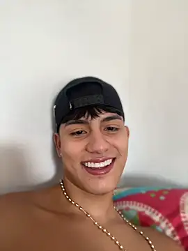 Snapshot of Lander_Cruz chatting on June 15, 5:37 pm Lander Cruz online show from June 15, 5:37 pm