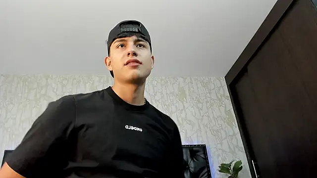 Lander Cruz online show from July 10, 8:11 pm