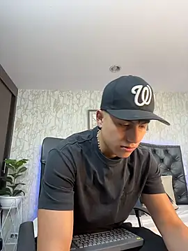 Lander Cruz online show from July 15, 7:19 pm