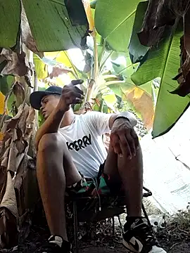 Snapshot of youngboypiss chatting on December 2, 8:04 pm youngboypiss online show from December 2, 8:04 pm