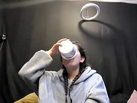 Snapshot of NatyMia chatting on December 15, 5:34 am NatyMia online show from December 15, 5:34 am