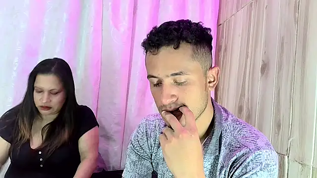 Snapshot of n4ughty_friends chatting on December 4, 4:55 am n4ughty friends online show from December 4, 4:55 am