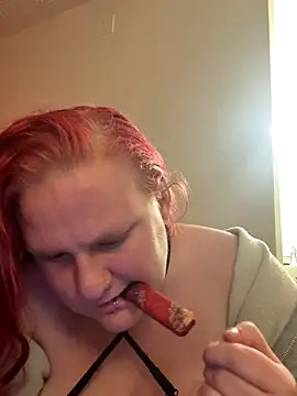 Snapshot of ivylynn420 chatting on December 2, 5:24 am ivylynn420 online show from December 2, 5:24 am