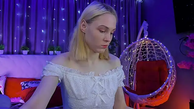 Snapshot of Gina_Gina_love chatting on February 14, 1:13 am Gina Gina love online show from February 14, 1:13 am