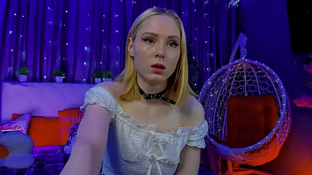 Snapshot of Gina_Gina_love chatting on February 15, 1:13 am Gina Gina love online show from February 15, 1:13 am