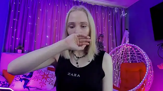 Snapshot of Gina_Gina_love chatting on February 27, 2:33 am Gina Gina love online show from February 27, 2:33 am