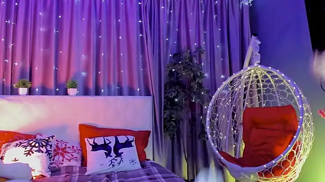 Snapshot of Gina_Gina_love chatting on March 7, 12:51 am Gina Gina love online show from March 7, 12:51 am