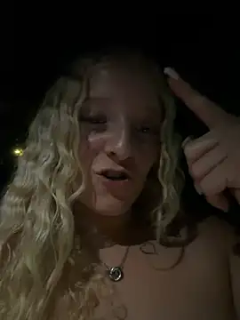 Snapshot of Sophie_cute06 chatting on July 22, 6:11 pm Sophie cute06 online show from July 22, 6:11 pm