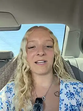 Snapshot of Sophie_cute06 chatting on August 4, 1:14 pm Sophie cute06 online show from August 4, 1:14 pm