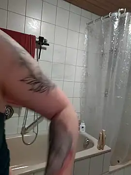 Snapshot of Milas_Dreams_OF chatting on December 4, 7:39 am Milas Dreams OF online show from December 4, 7:39 am