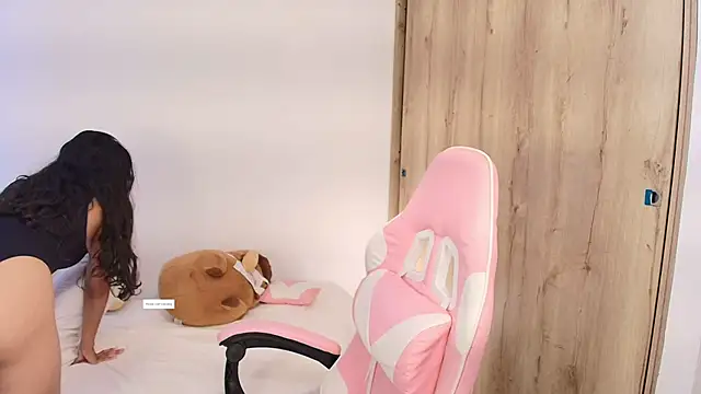 Snapshot of phia_carter chatting on March 3, 4:35 pm phia carter online show from March 3, 4:35 pm