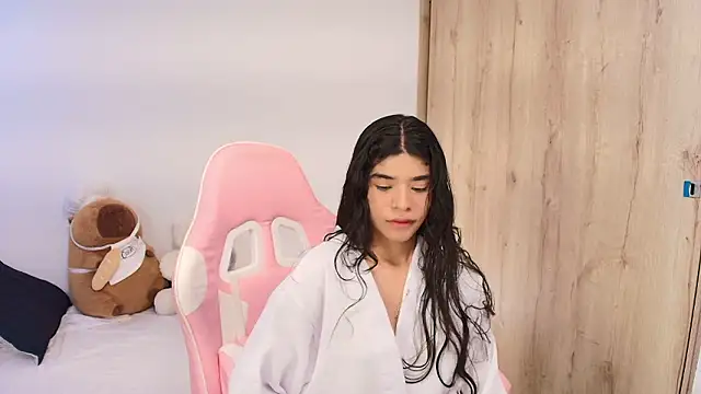 Snapshot of phia_carter chatting on March 4, 7:42 pm phia carter online show from March 4, 7:42 pm