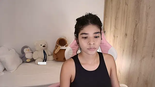 Snapshot of phia_carter chatting on March 11, 1:00 am phia carter online show from March 11, 1:00 am