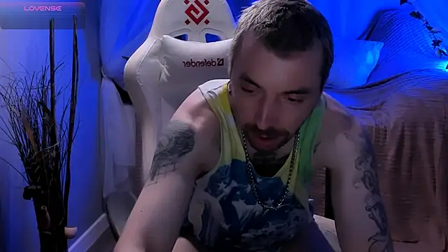 Snapshot of shaun_white chatting on December 14, 11:04 am shaun white online show from December 14, 11:04 am