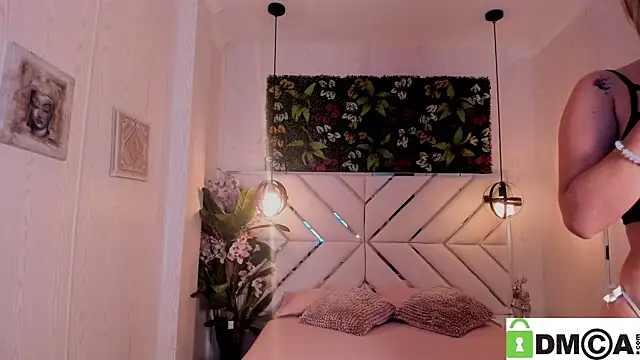 Snapshot of Lolaliips chatting on December 15, 12:20 pm Lolaliips online show from December 15, 12:20 pm