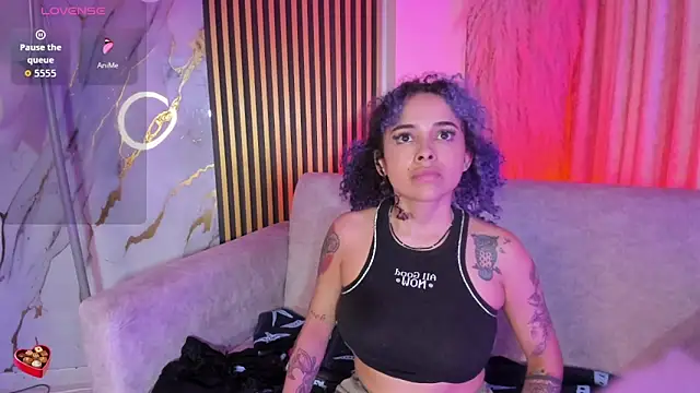 Snapshot of velvet_ari chatting on December 16, 4:28 am velvet ari online show from December 16, 4:28 am