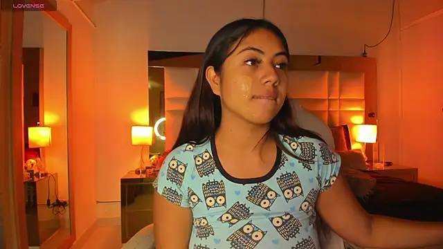 Zoei Moon online show from June 16, 7:05 pm