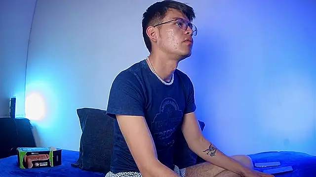 nicolatinboy online show from February 16, 9:11 pm