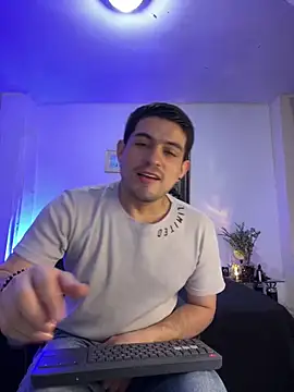Snapshot of williamsmiiths16 chatting on March 29, 1:00 pm williamsmiiths16 online show from March 29, 1:00 pm