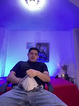 Snapshot of williamsmiiths16 chatting on April 13, 11:37 am williamsmiiths16 online show from April 13, 11:37 am