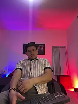 Snapshot of williamsmiiths16 chatting on May 12, 10:01 am williamsmiiths16 online show from May 12, 10:01 am