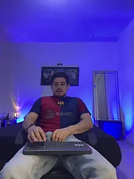 Snapshot of williamsmiiths16 chatting on May 21, 10:00 am williamsmiiths16 online show from May 21, 10:00 am