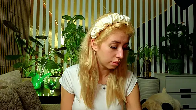 FlowweerGirl online show from December 13, 10:26 pm