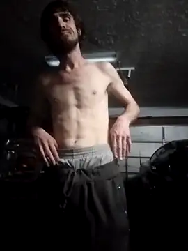 Snapshot of bigjohnson2914 chatting on April 4, 2:10 am bigjohnson2914 online show from April 4, 2:10 am