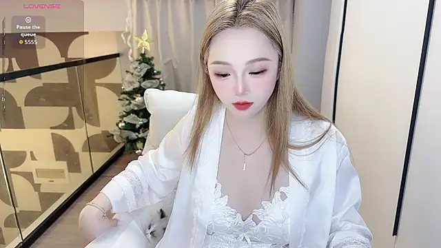 Star-XinX online show from February 25, 2:48 pm